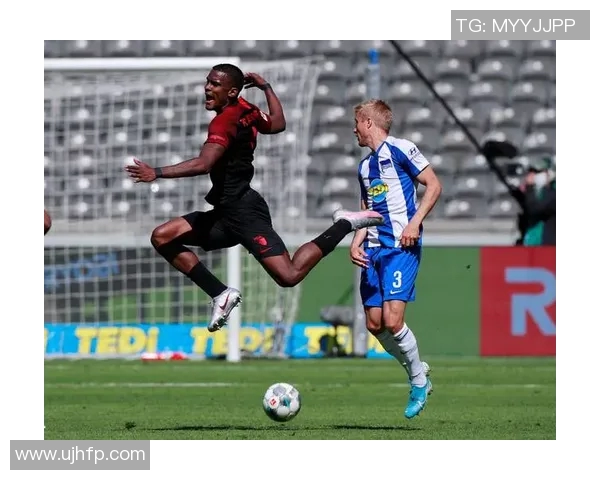 奥格斯堡主场力克柏林赫塔，将对手继续推向泥潭