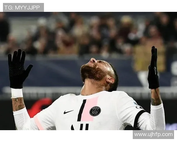 内马尔重返法甲巴黎圣日耳曼备战新赛季，球迷翘首期待